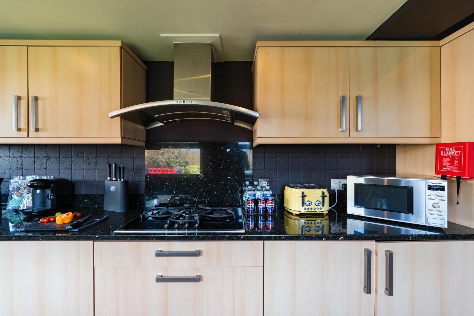 City Retreat, Spacious 4 Bed House, Games Room, Parking, Hot Tub & Bbq Cardiff Exterior foto