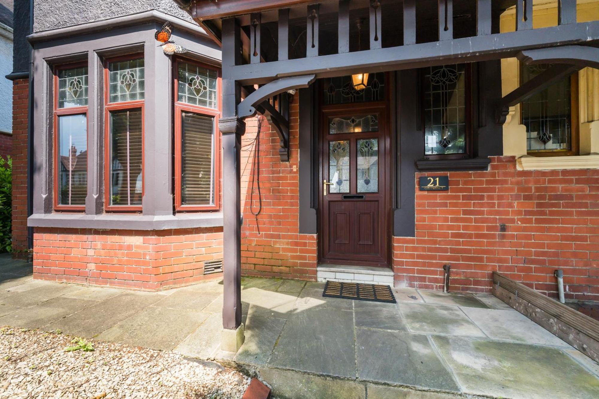 City Retreat, Spacious 4 Bed House, Games Room, Parking, Hot Tub & Bbq Cardiff Exterior foto